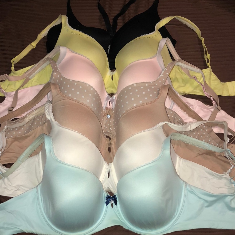 Set of 6 used Body by Victoria bras & 1 Lounge bra